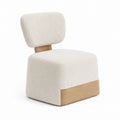 Esszimmerstuhl mit Holzgestell und Polsterbezug in Beige