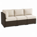 Outdoor-Sofa aus Korbgeflecht mit beigefarbenen Kissen, 3-Sitzer